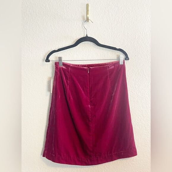 Anthropologie Montie Velvet Mini Skirt raspberry red size NWT. Size 6 - Picture 6 of 9